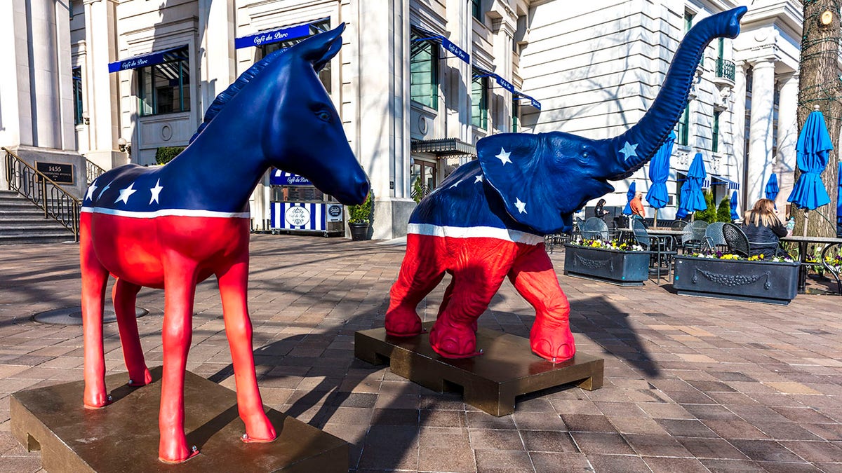 Democrat and Republican statues