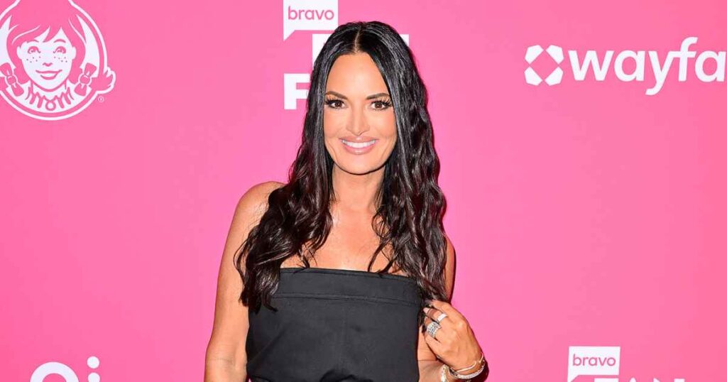 RHOSLC’s Lisa Barlow Makes ‘Sold on SLC’ Premiere Cameo, Jokes About Swinging