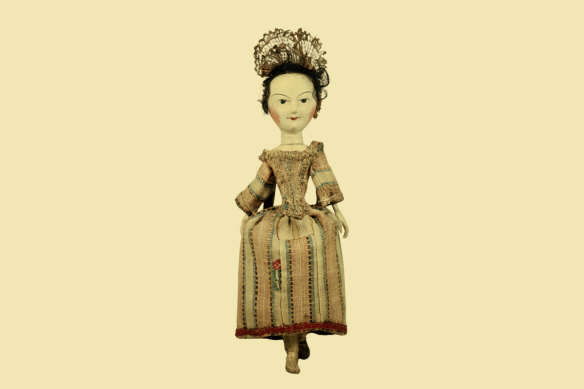 Queen Anne dolls such as this one, c. 1690, were mostly owned by affluent women who dressed them in the fashions of the day. 