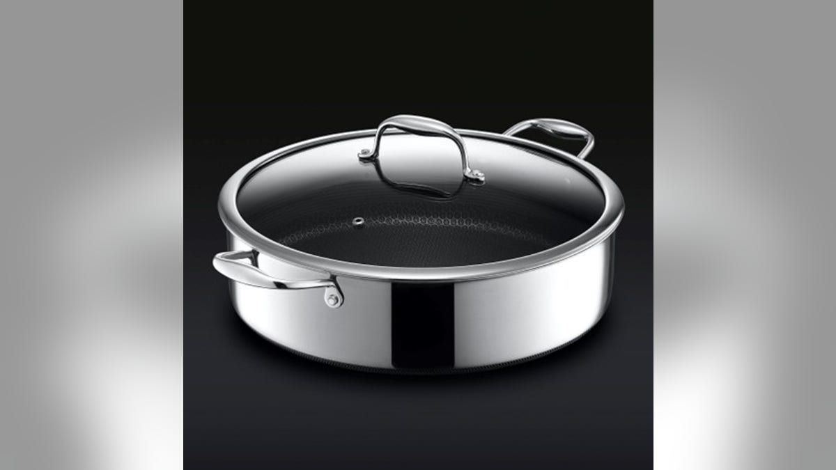 Fry anything in this durable pan.