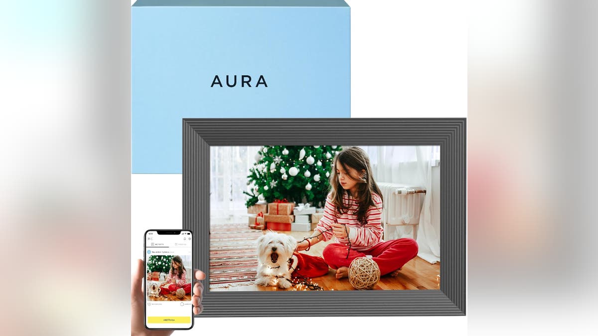 This digital frame has a lot of storage.