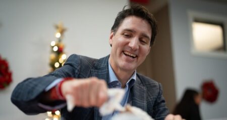 Trudeau tells Canadians to ‘put our politics aside’ in Christmas message