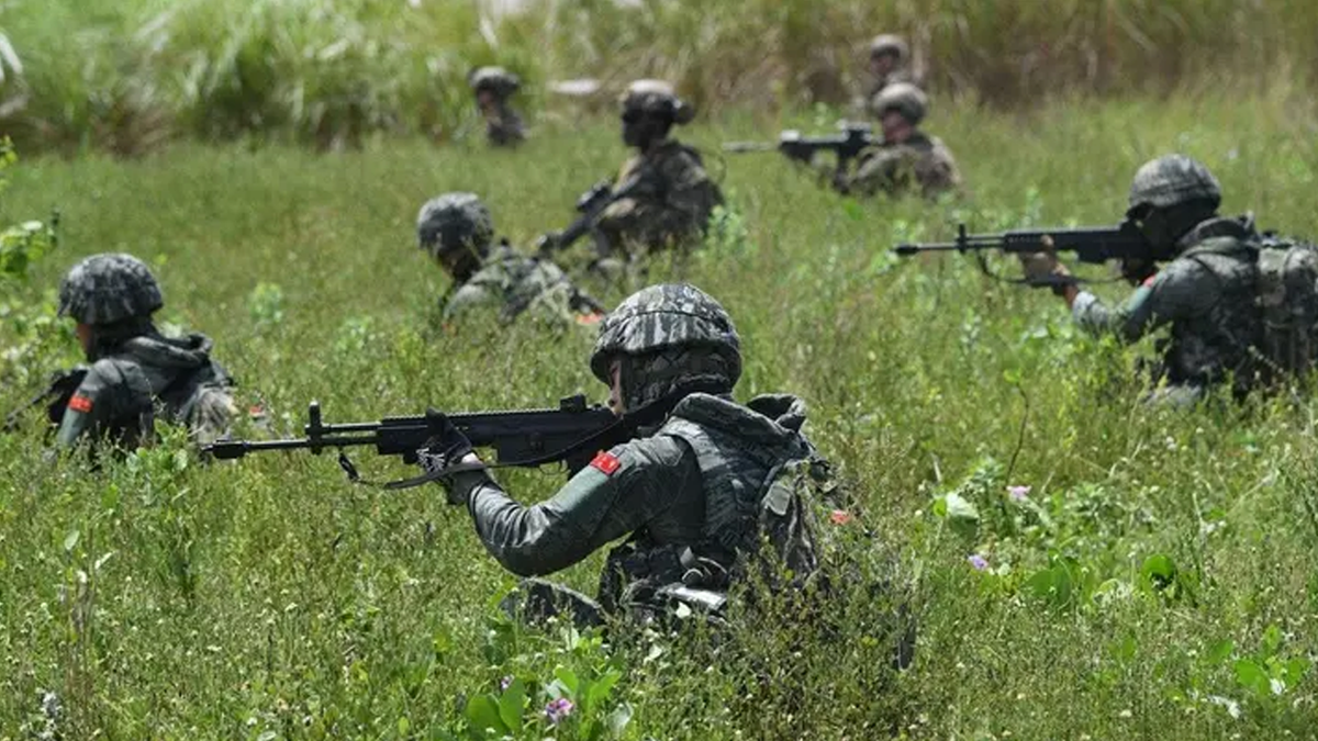 South Korean and U.S. Marines take positions during a joint amphibious landing exercise with their Filipino counterparts on a beach facing the South China Sea in San Antonio town, Zambales province, Oct. 7, 2022. (Ted Aljibe/AFP via Getty Images)