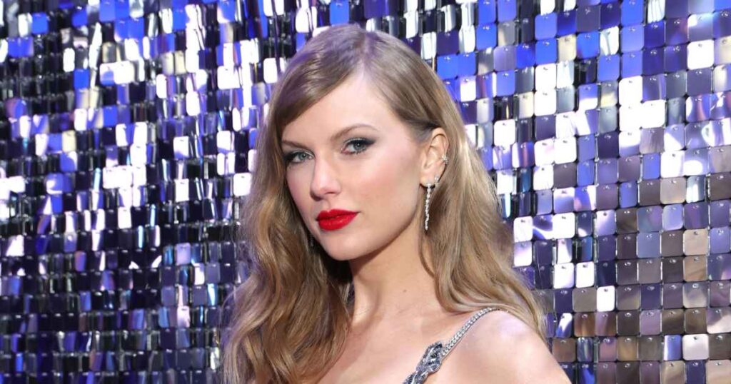 Taylor Swift Gifts Children’s Hospital Patient Who Complimented Her Look a Matching Outfit