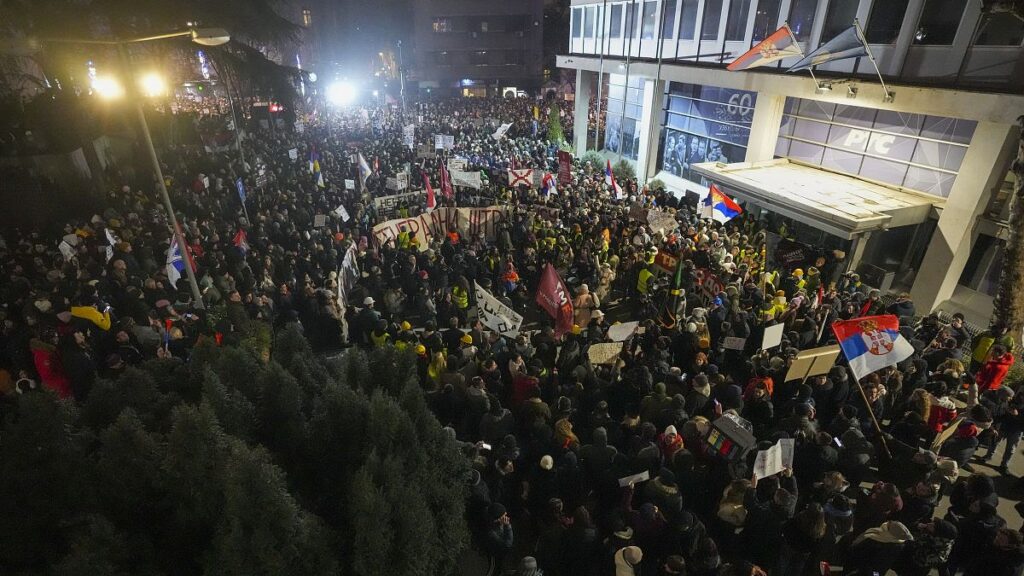 Protesters accuse Serbia's state TV of pro-government bias
