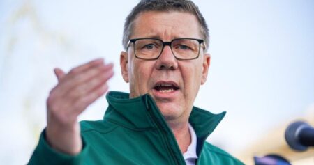 Saskatchewan introduces border security measures as Trump tariffs loom