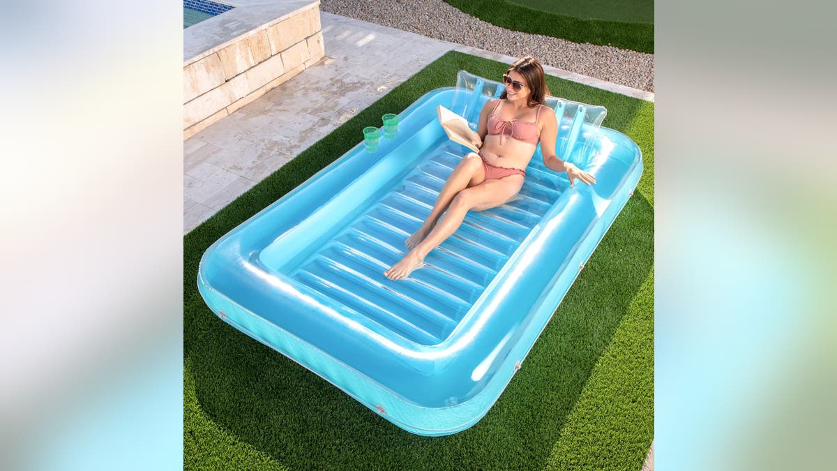 Relax in the sun and stay cool with this lounge pool.