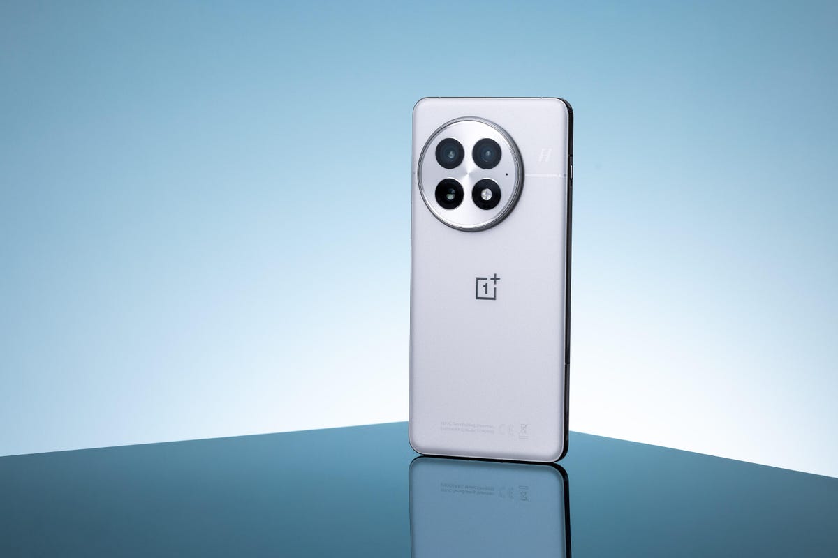 oneplus-13-review-cnet-lanxon-promo-01