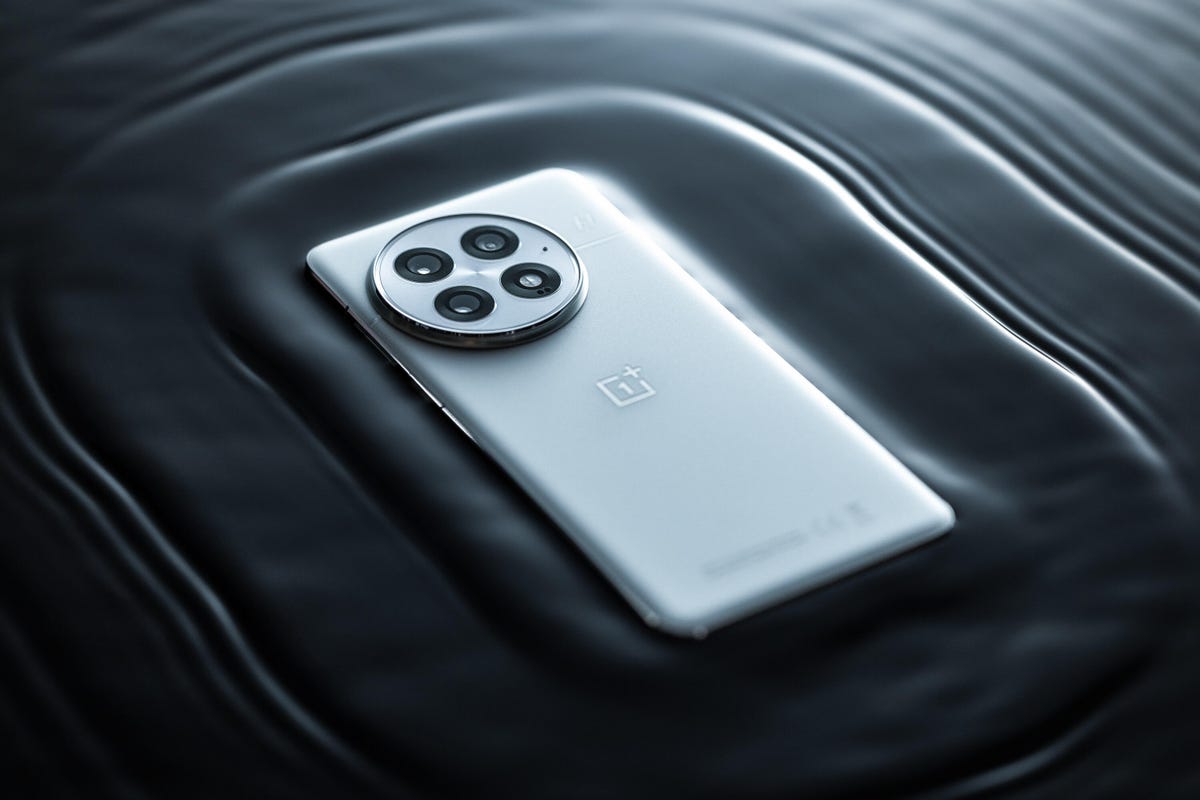 oneplus-13-review-cnet-lanxon-promo-03