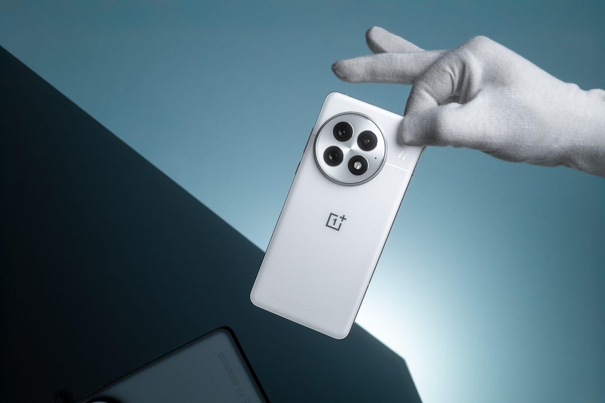 oneplus-13-review-cnet-lanxon-promo-06