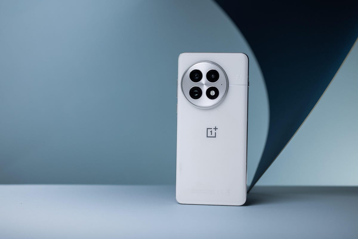 oneplus-13-review-cnet-lanxon-promo-08