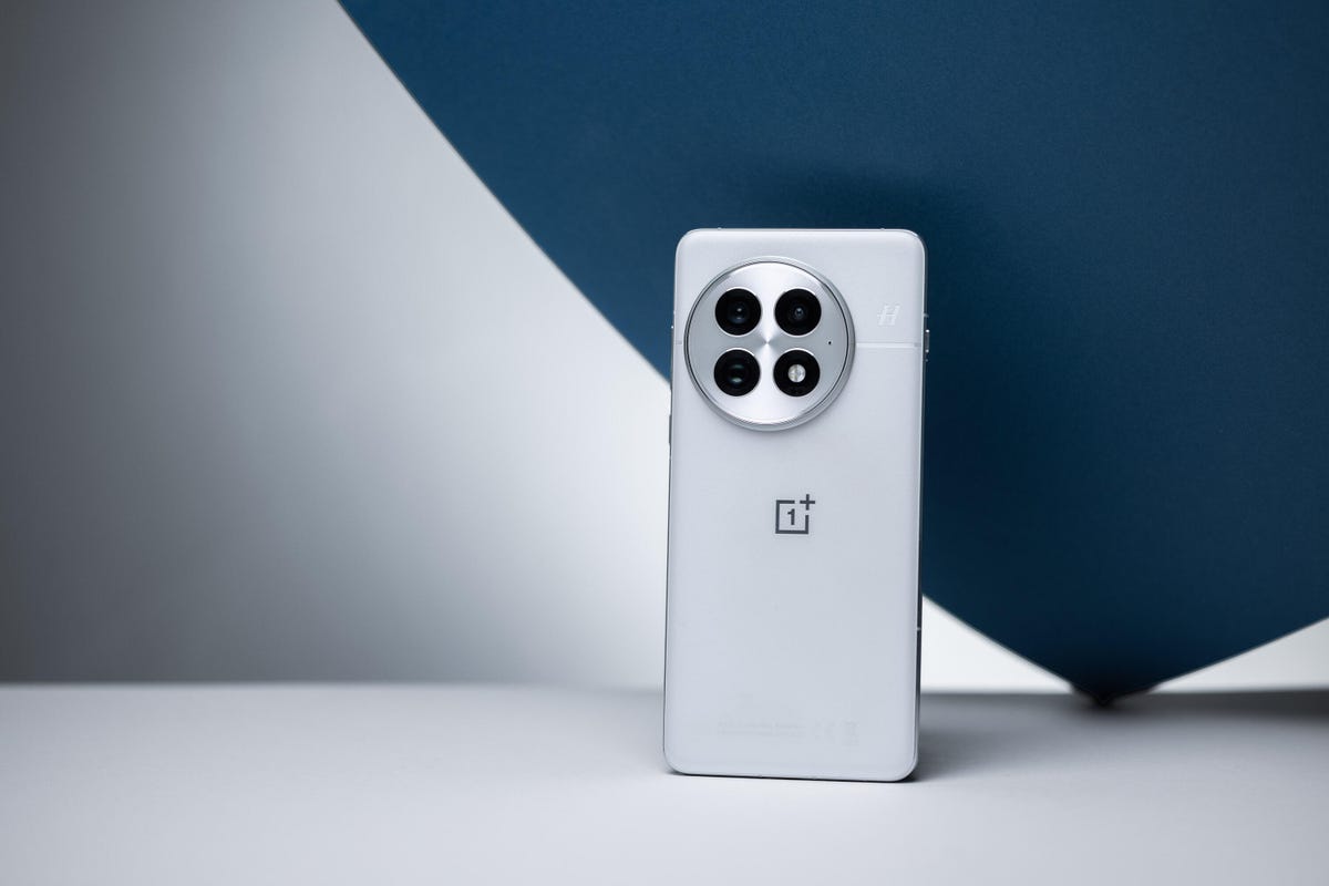 oneplus-13-review-cnet-lanxon-promo-09