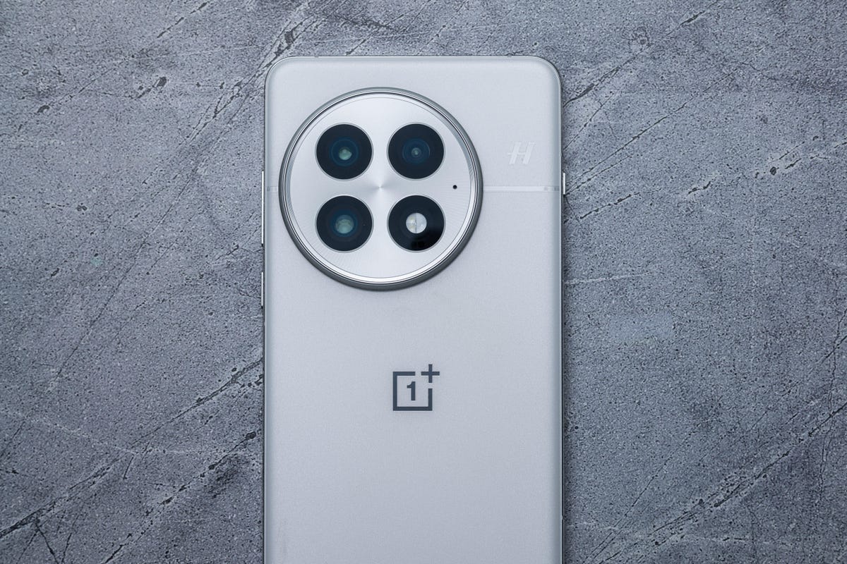 oneplus-13-review-cnet-lanxon-promo-10