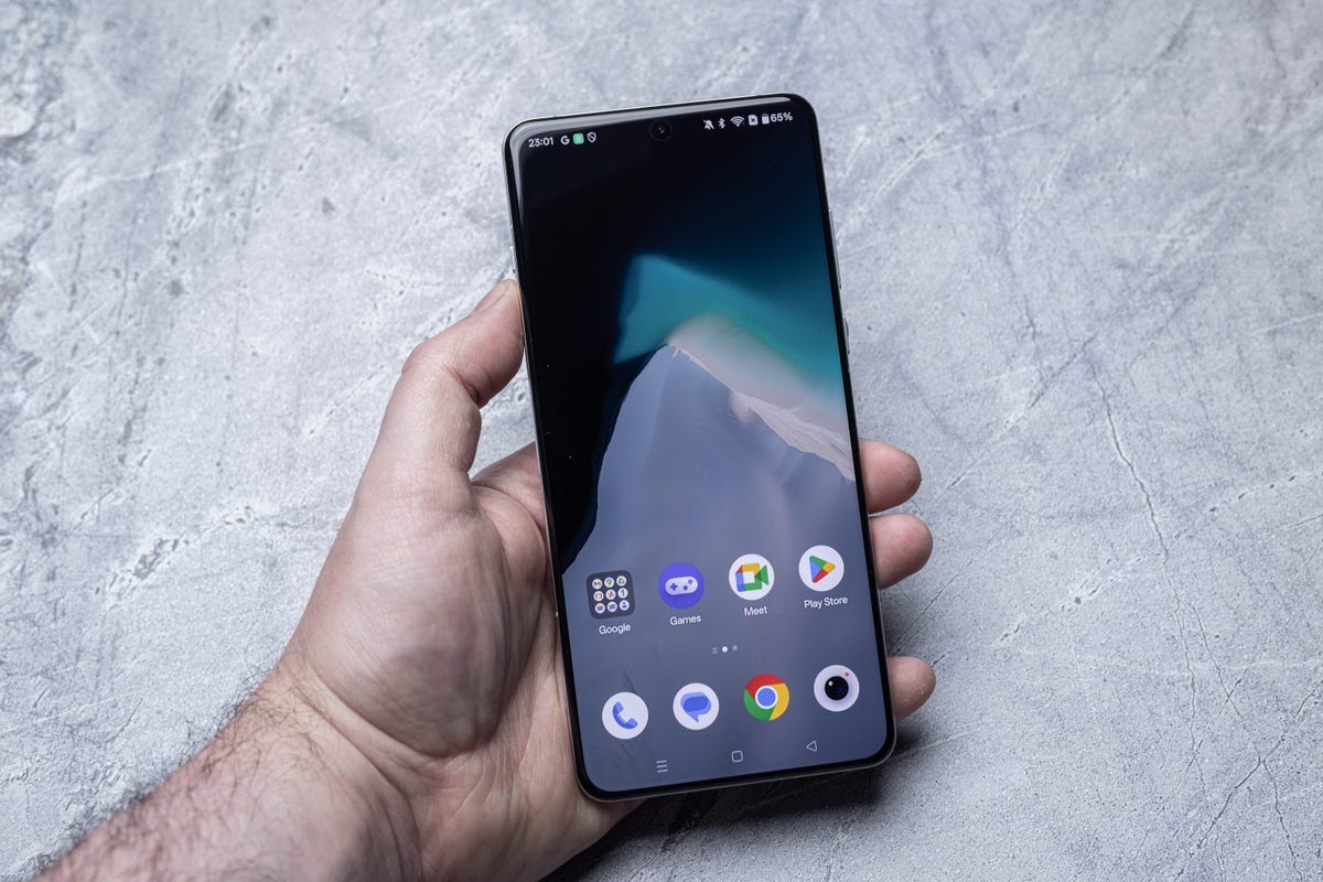 oneplus-13-review-cnet-lanxon-promo-12