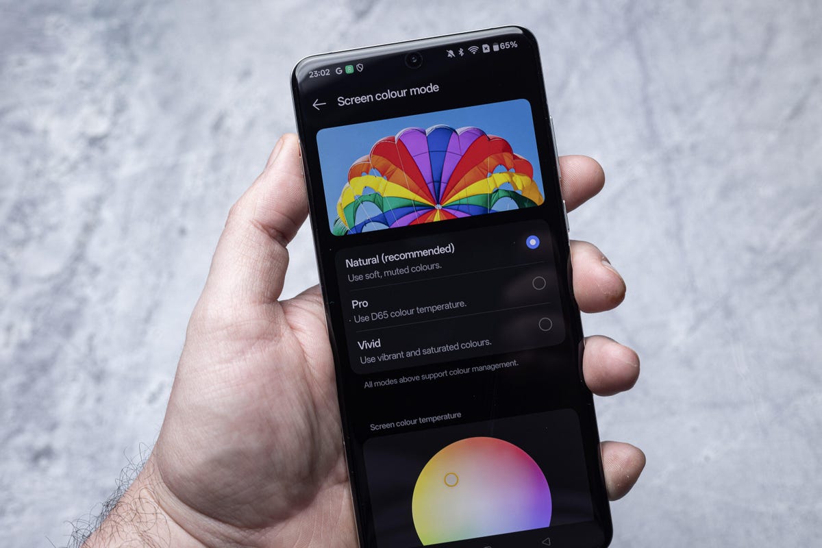 oneplus-13-review-cnet-lanxon-promo-14