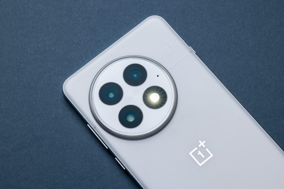 oneplus-13-review-cnet-lanxon-promo-17