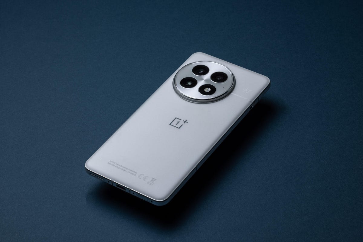 oneplus-13-review-cnet-lanxon-promo-18