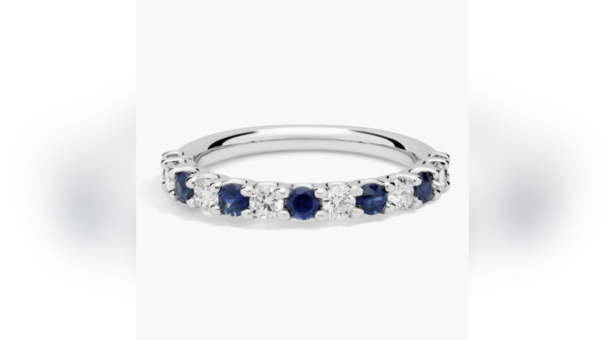 A unique ring with beautiful sapphires and diamonds.