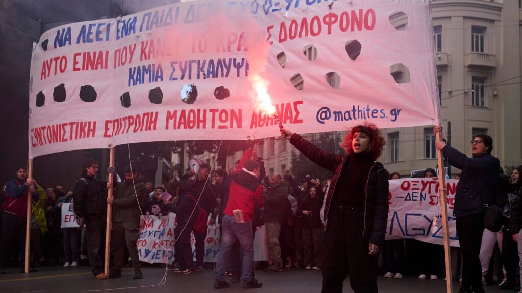 Students block Athens traffic over delays to Tempi rail crash probe