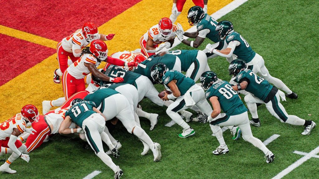 Trump says he 'wouldn't ban' Eagles' 'tush push' amid calls to ban it, reiterates hatred for kickoff rule