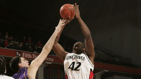 Ex-Cincinnati men's basketball player Steve Toyloy dead at 37