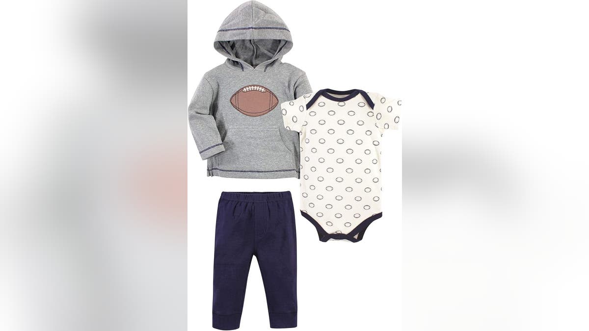 This is a great outfit for game day and beyond.