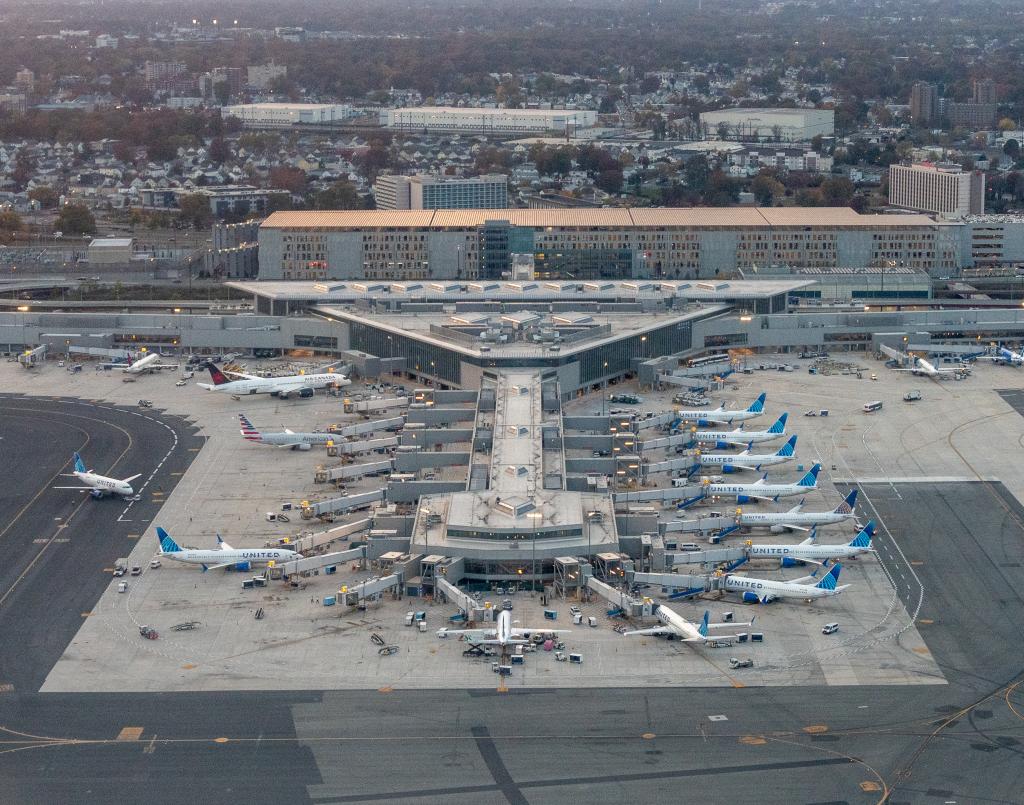 NJ passenger allegedly threatened pilot and crew— and even ‘a disabled minor’ on ‘terrifying’ flight