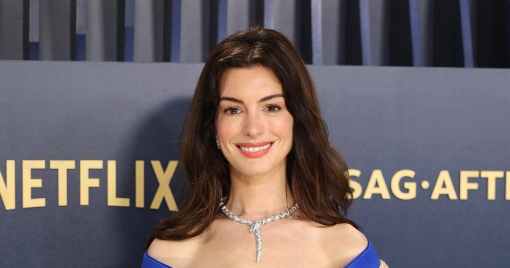 Anne Hathaway and 5-Year-Old Son Jack Cheer on the Eagles at the Super Bowl
