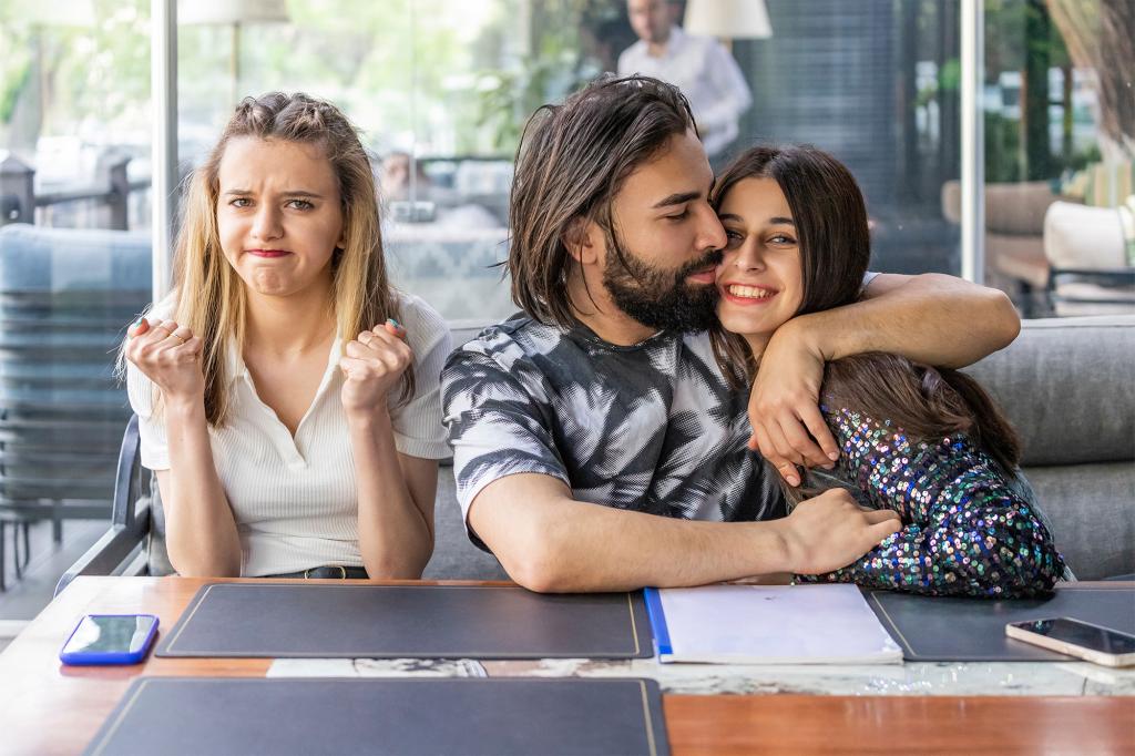 Dear Abby: My friend’s husband insists on coming to every hangout