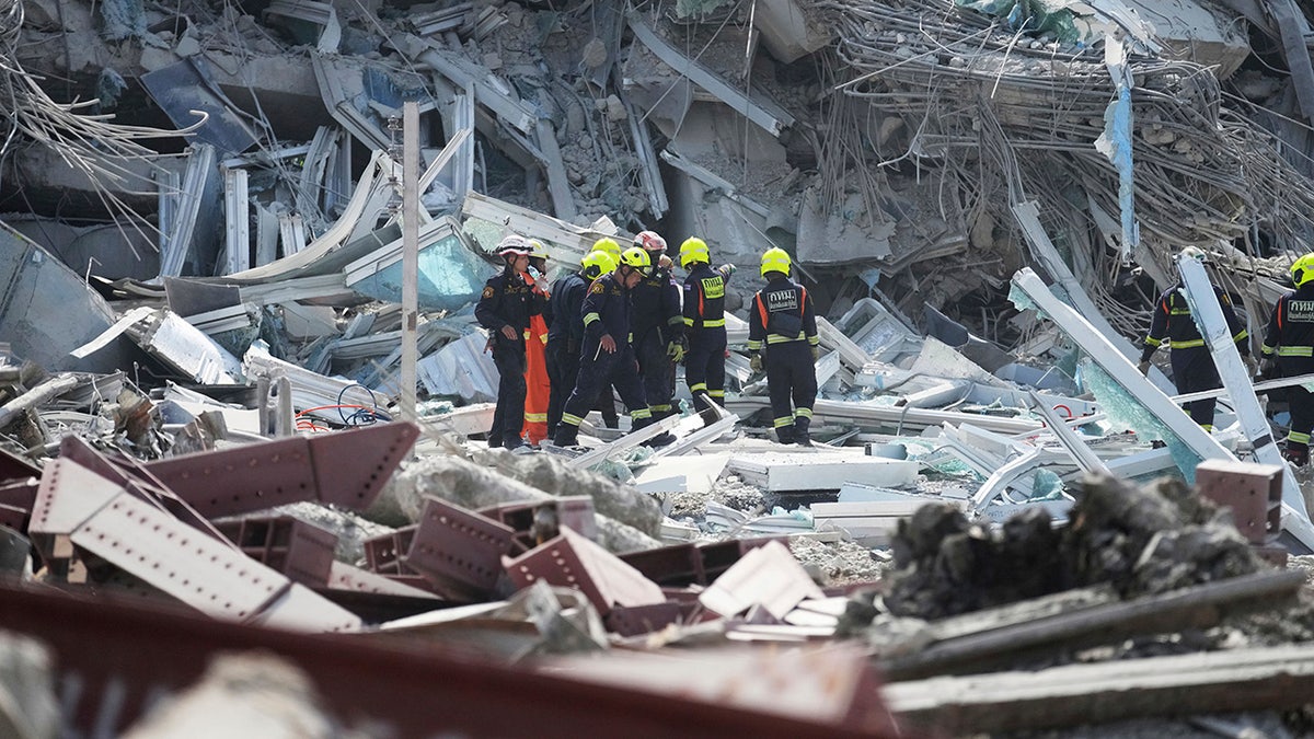 Apartment building under construction collapses in Thailand