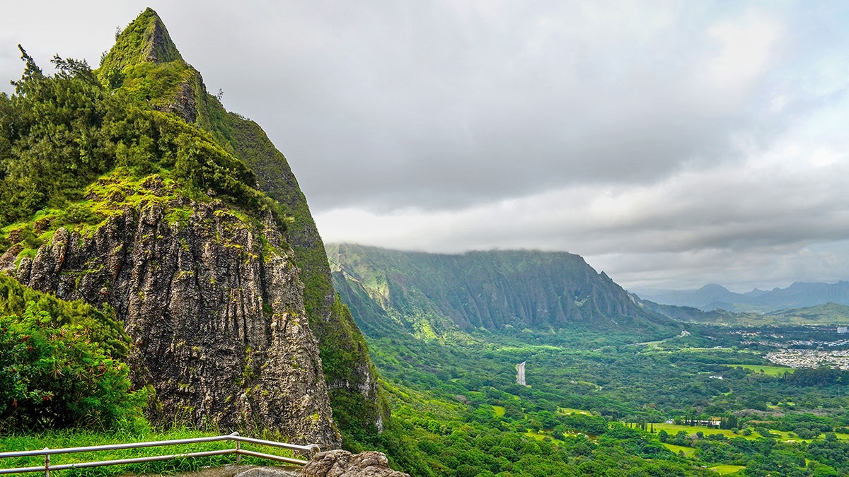 Nuuanu Pali Lookout in Oahu, Hawaii