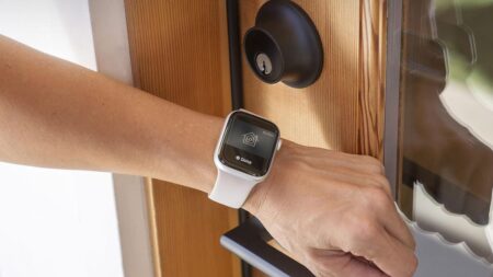 Apple Watches May Get Built-In Cameras to Support AI Features