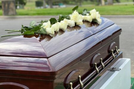 Dear Abby: My first wife has been dead for years — I’m not sure I want to be buried together anymore