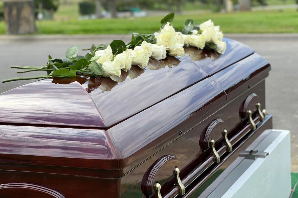 Dear Abby: My first wife has been dead for years — I’m not sure I want to be buried together anymore