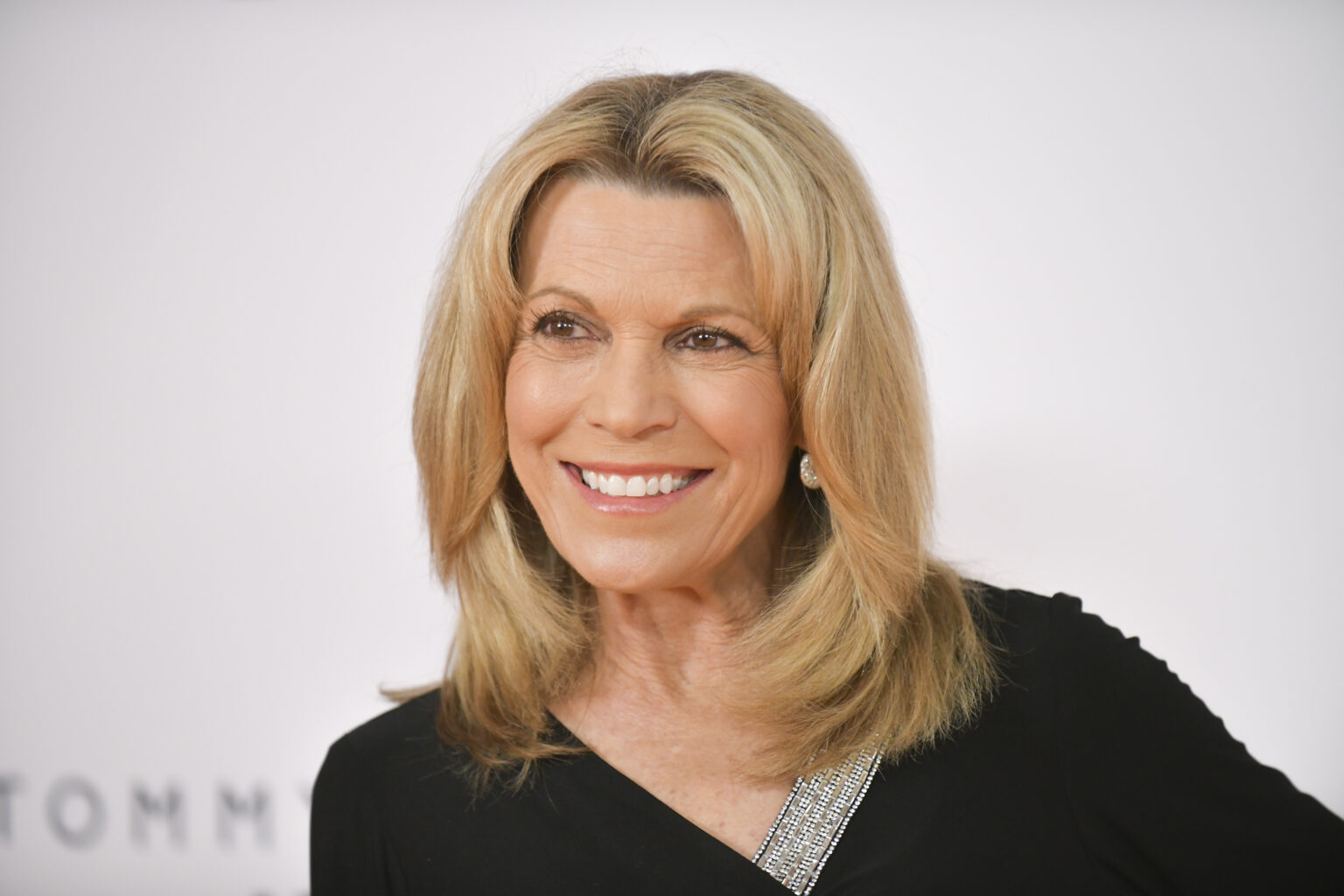 Vanna White’s Outfit Causes ‘Wheel of Fortune’ Puzzle Malfunction
