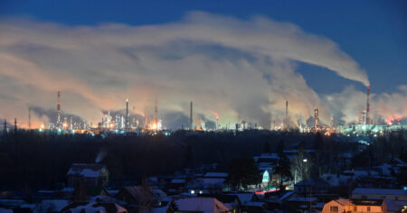 Plunge in Oil Prices Threatens Russia’s Vast Spending on Ukraine War