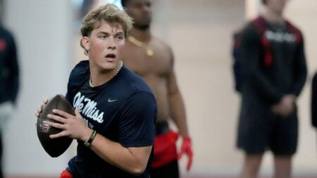 NFL Draft prospect Jaxson Dart bags turkey on hunt after pro day