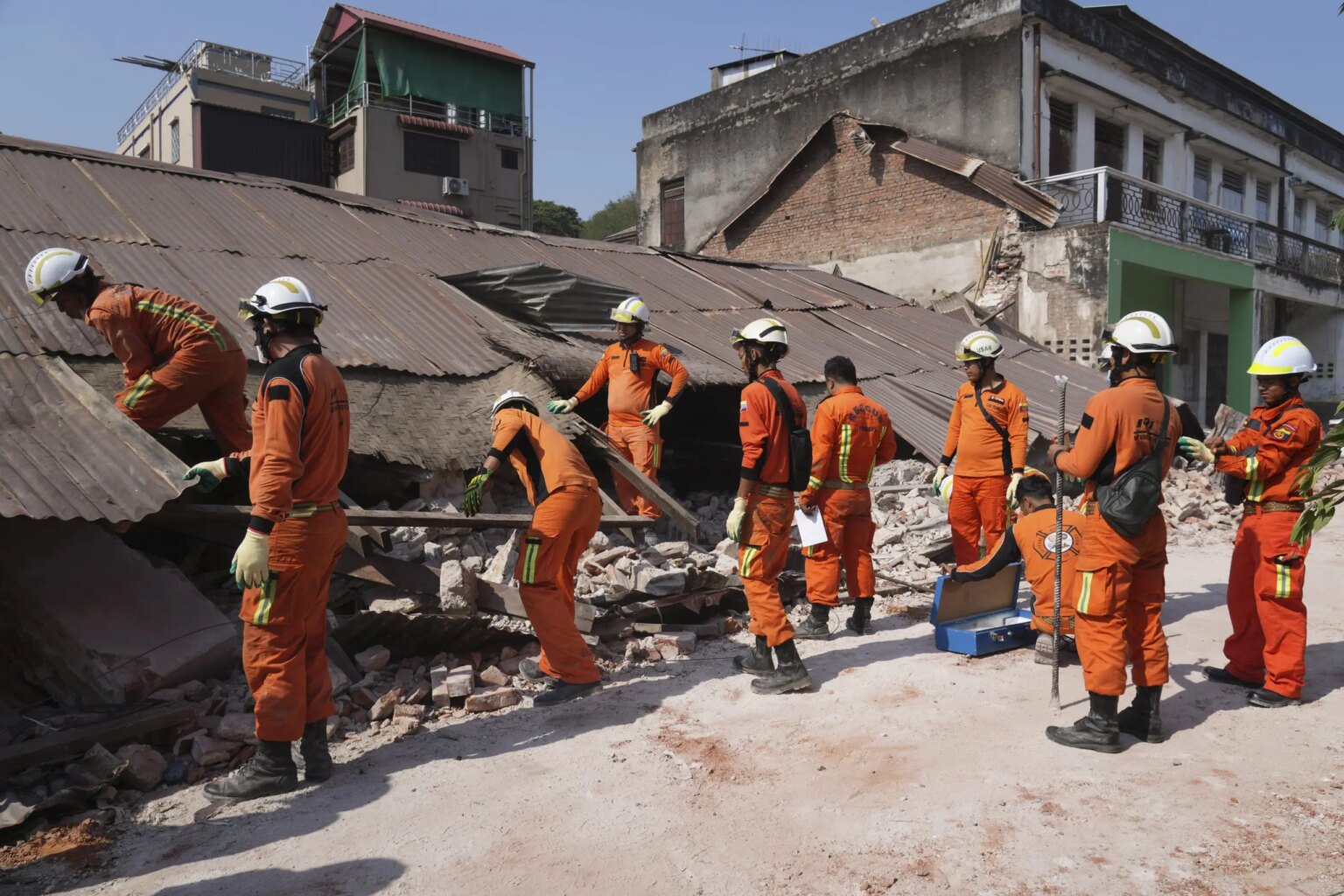 Survivors still being found from Burma earthquake, but hopes begin to fade as deaths exceed 2,700