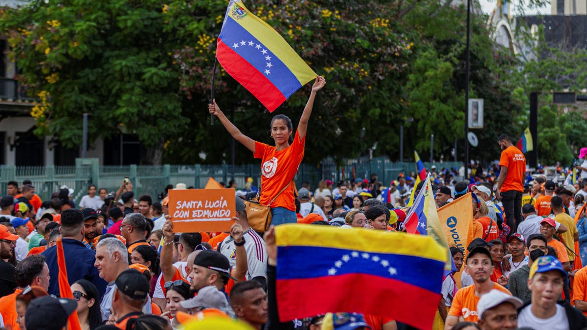Supporters cheer during a campaign rally of Venezuela's opposition candidate Edmundo Gonzalez and opposition leader Maria Corina Machado (not pictured), ahead of the presidential election on July 28, in Maracaibo, Venezuela July 23, 2024. 