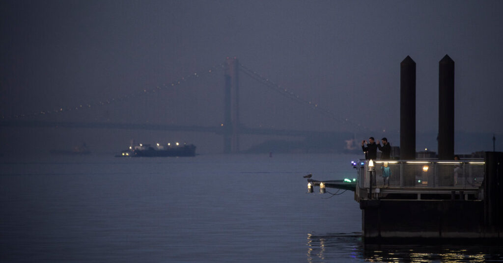 Smoke From New Jersey Wildfire Blankets New York City