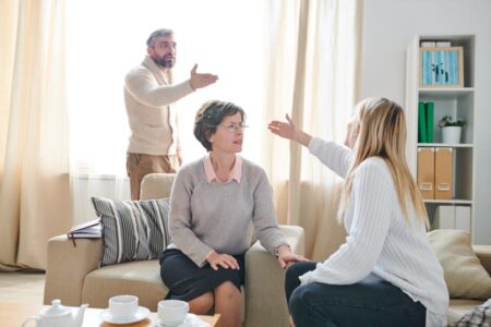 Dear Abby: My mom won’t let me cut-off my sex offender dad