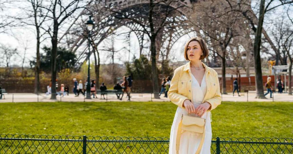 17 Loose, Parisian-Style Dresses That Scream ‘Rich Mom’ — Ultra-Flattering Picks Only!