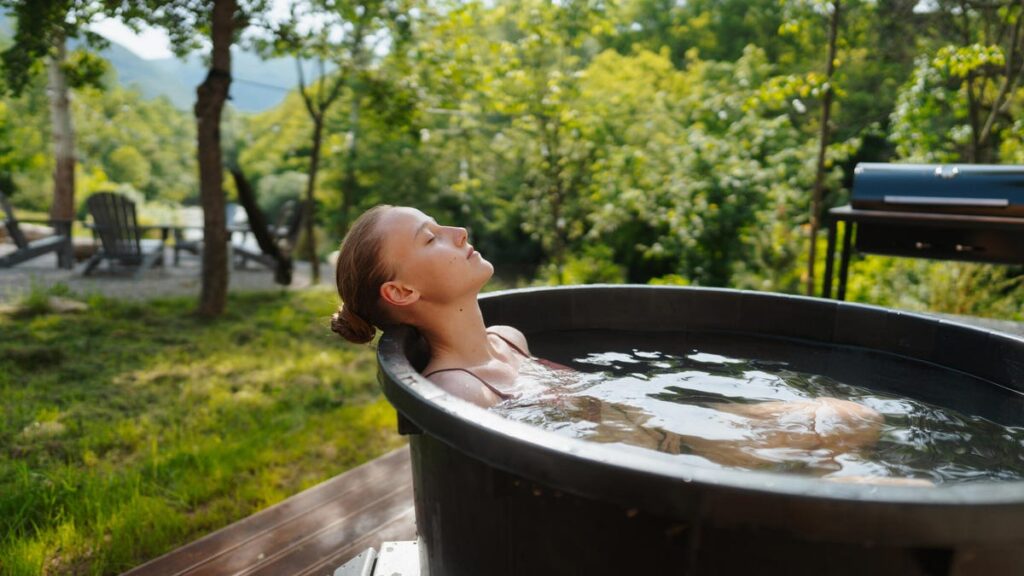 Can Cold Plunges and Saunas Improve Your Rest? We Asked an Expert