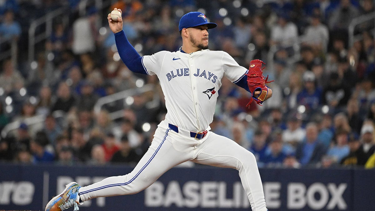 Jose Berrios pitches