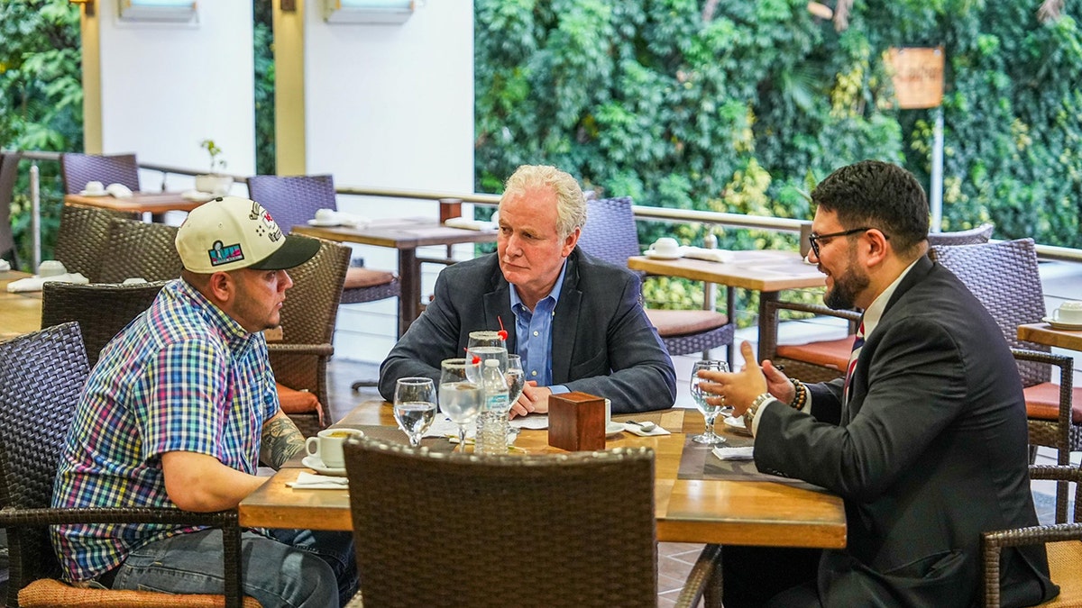 Kilmar Abrego Garcia meets with Sen. Van Hollen