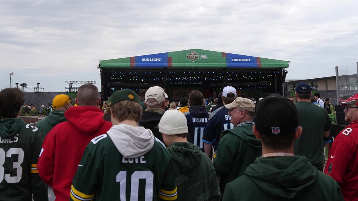 NFL fans at the draft