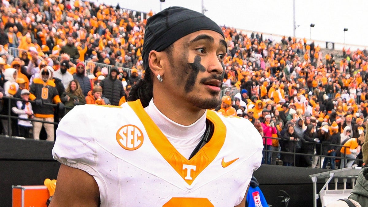 Nico Iamaleava looks on