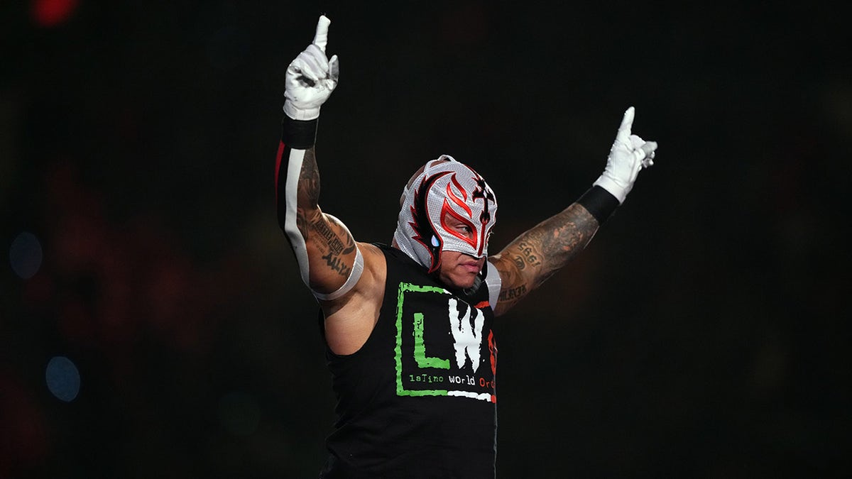 Rey Mysterio points up