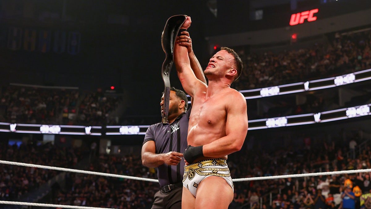 Ricky Saints raises his arm