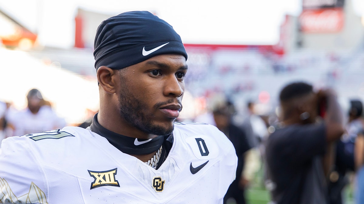 Shilo Sanders walks off th efield